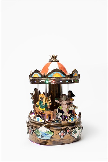 Omi McCurdie, 5 stages of Grief, ceramic and glass, 45 x 30 x 30 cm.