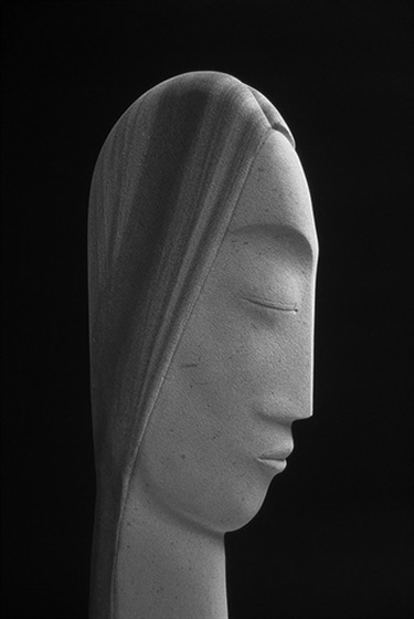 Gary Deirmendjian, she, sandstone, 79 x 5 x 30 cm.