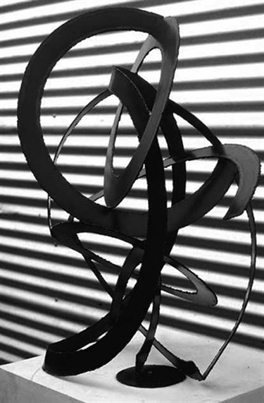 James Parrett, Um, sheet steel, 80 x 50 x 60 cm.