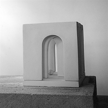 Lynne Edey, A quiet place, bronze, 27 x 25 x 25 cm. Courtesy of Span Galleries.