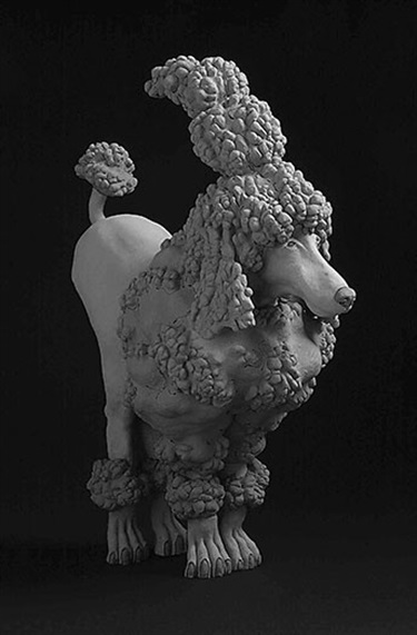 Paula Frost, Canis Gloriosa, ceramic, underglaze finish, 73 x 55 x 30 cm.