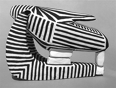 Rae Bolotin, Zebra Skull's Reflection, concrete, 30 x 25 x 55 cm.