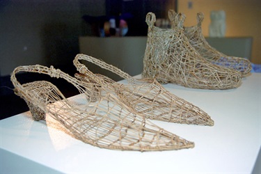 Melissa Hirsch, Work + Play, plant fibre, 21 x 50 x 32 cm.