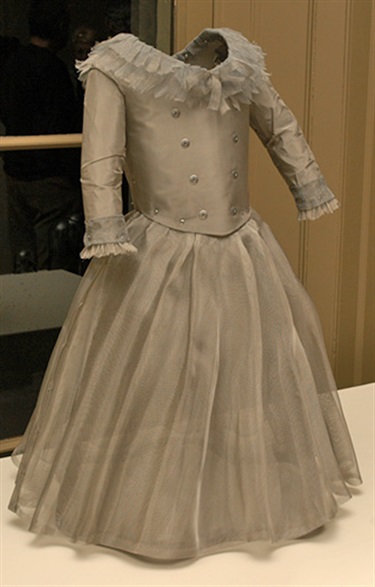 Anna Eggert, INFANTA, stainless steel mesh, compatible paint, aluminium rivets.