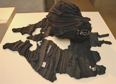 Miles Brown, Gut-Wrench, wood, fabric, 80 x 80 x 60 cm.