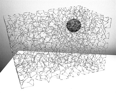 Neil Taylor, Ploy, 2004, galvanized wire, 55 x 80 x 42 cm. Courtesy of Niagara Galleries.