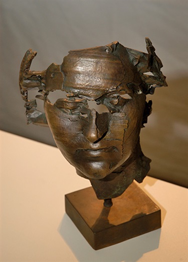 Sophie Kahn, Head of a Young Woman, bronze, cast from wax stereolithograph, 18 x 12 x 30 cm. Courtesy of Briar Art Trust.