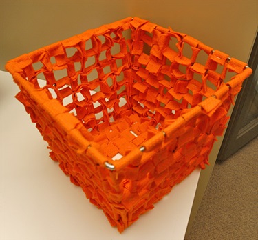 Sue Pedley, INTRAY, wool, metal, staples, 29 x 35 x 27 cm.