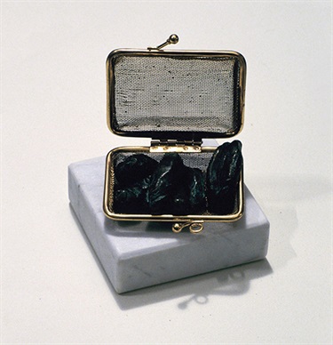 Paul Procee, Stepping Out, bronze, metal, 22ct gold leaf, 13 x 10 x 8 cm. Courtesy of Eva Breuer.