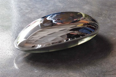 Julia Davis, Perigee, mirrored glass, 65 x 31 x 19 cm.