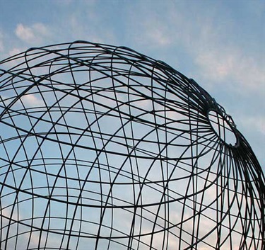 Matthew Harding, Nano Nano, stainless steel. Courtesy of Australian Art Resources.