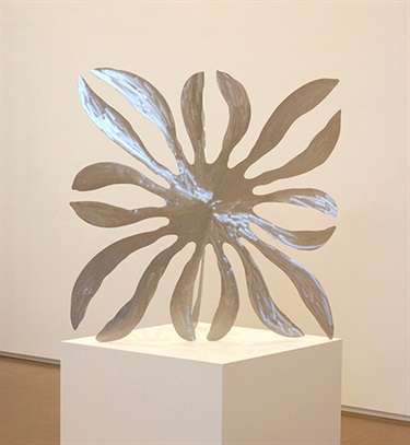 Christopher Hodges, Anemone, stainless steel, 80 x 80 x 30 cm. Courtesy of Utopia Art, Sydney.