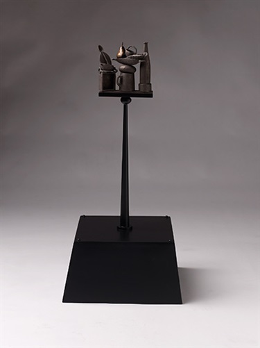 Curtis Hore, Still Life 1, bronze, steel, 77.5 x 36 x 36.5 cm.