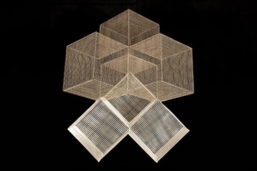 Lincoln Austin, Reflecting on the Square, stainless steel welded mesh, 73 x 56 x 57 cm. Courtesy of Andrew Baker Art Dealer.