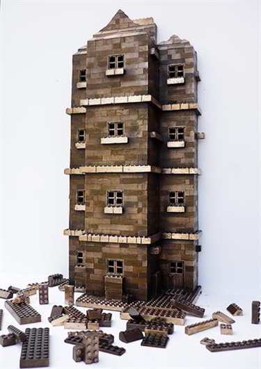 Chris Ingram, Bronze Lego, bronze, 54 x 40 x 40 cm.
