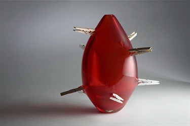 Suzannah Terauds, Domestic Elation, blown glass, cast glass pegs, wooden pegs, 35 x 35 x 35 cm.