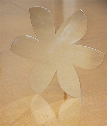 Christopher Hodges, Little Flower, stainless steel, 78 x 80 x 30 cm. Courtesy of Utopia Art.