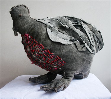 Dulcie Sharpe, Major Mitchell, naturally dyed recycled woollen blankets and wool, 34 x 21 x 52 cm.