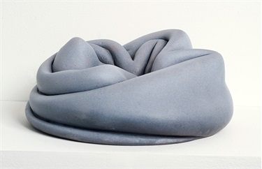 Simon Perry, Inside Out, bronze, 10 x 20 cm.