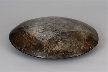Anneke Paijmans, Smoke - Pod, ceramic, 50 x 50 x 15 cm.