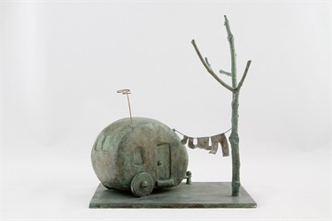 Annie Herron, You Can Take It With You, bronze, 25 x 25 x 20 cm. Courtesy of Maunsell Wickes.