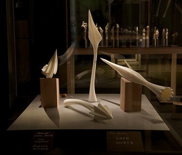 Maria Fernanda Cardoso, LOVE DARTS: the 'original' Cupid's arrows, nylon, wood, metal, 50 x 46 x 60 cm.