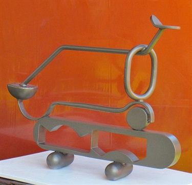 Ron Robertson-Swann, Duck Carrying a Spring Onion, painted steel, 61 x 74 x 16 cm.