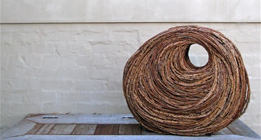 Wona Bae, Pebbles, cork, wire, steel, 80 x 80 x 30 cm.