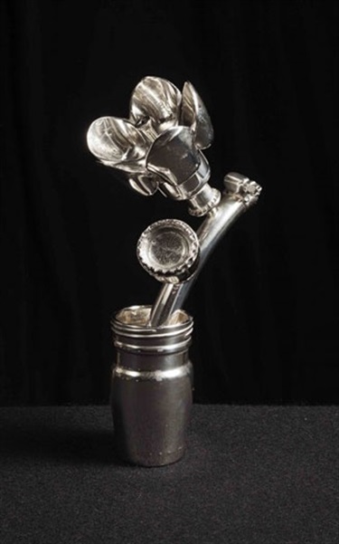 Benedict Ernst, Helle Schattenwelt (petit modèle) #1, A/P (of an edition of 5), silver plated bronze from cast original found objects hand tapped together, 20 x 10 x 10 cm.