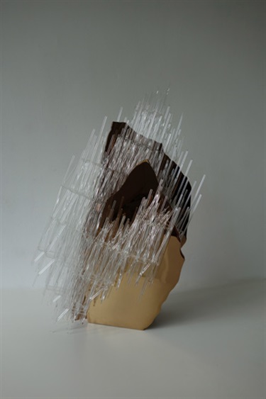 Kirsteen Pieterse, Downpour, copper plated mirror, polished stainless steel, acrylic rod, 49 x 39 x 17 cm. Courtesy of Martin Browne Contemporary.