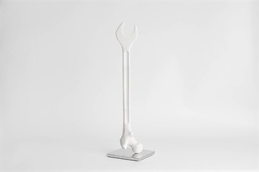 Andrew Christie, The Hand That Feeds, resin, aluminium, 65 x 13 x 6.5 cm. Photo: Jacquie Manning.