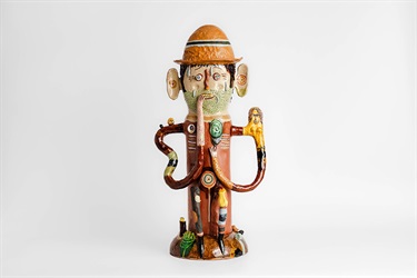 Stephen Bird, Sitting Man, clay pigment and glaze, 61 x 30 x 23 cm. Appears courtesy of Olsen Gallery, Sydney. Photo: Jacquie Manning.